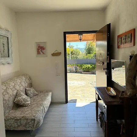 公寓 La Casa Di Ely 阿格罗波利